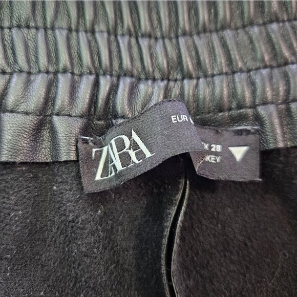 NWT ZARA High Rise Faux Leather Pull On Elastic Waist Soft Black Joggers Pants M - Picture 4 of 8